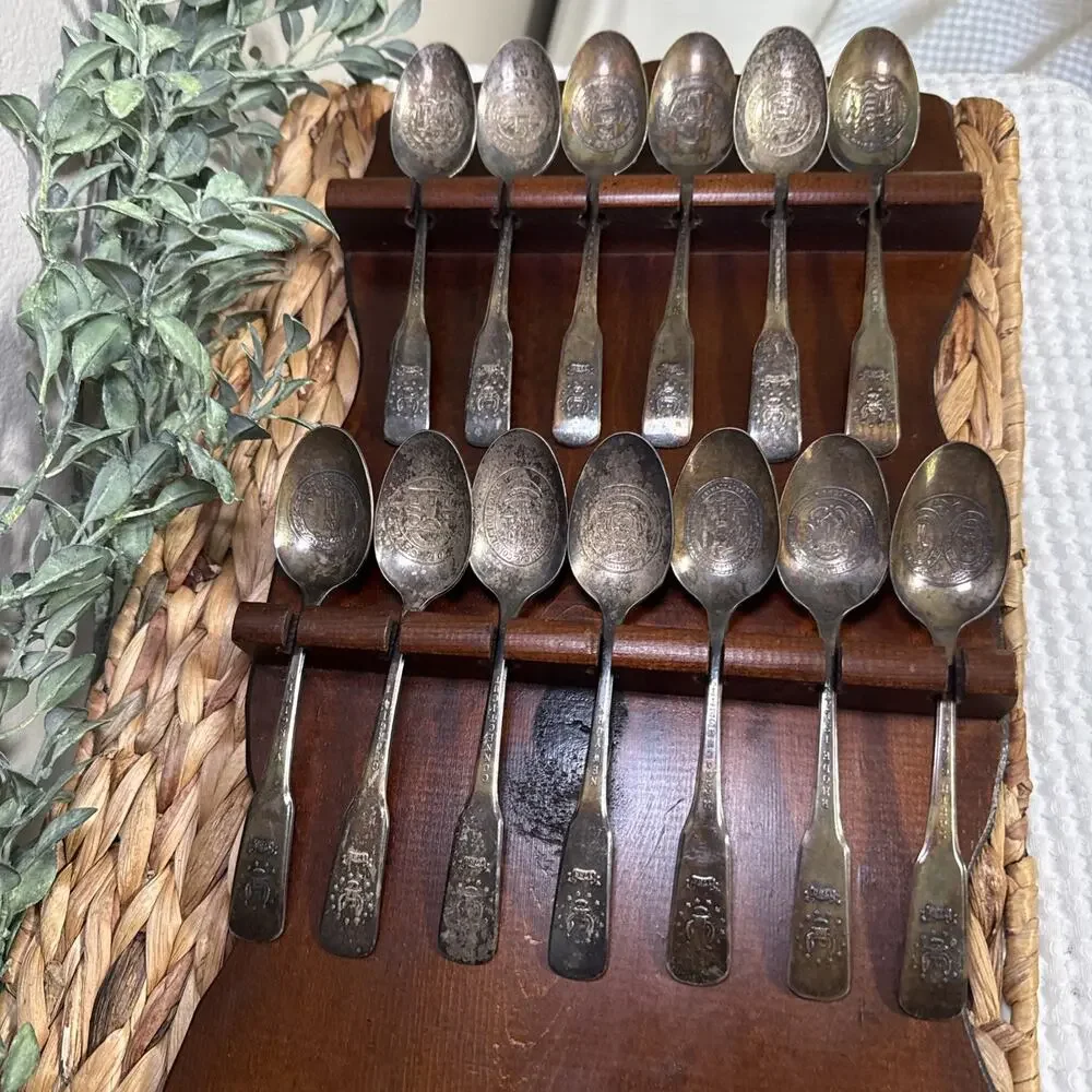 13 Bicentennial Original Colonies Silverplate Collector Spoons w Wood Rack Vtg